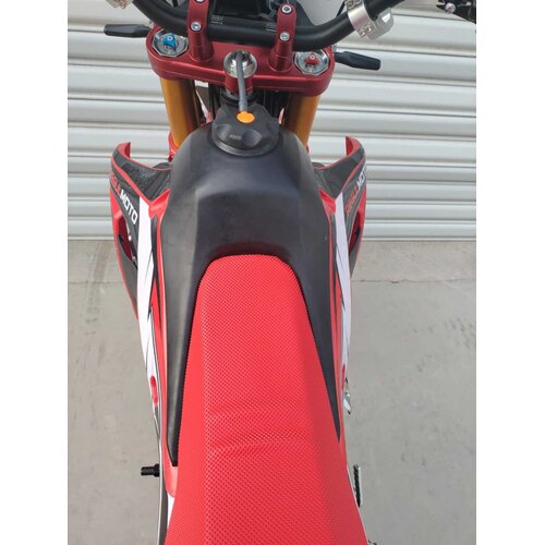 Мотоцикл Regulmoto CR-Z 300 (белый/красный, 300001-3)